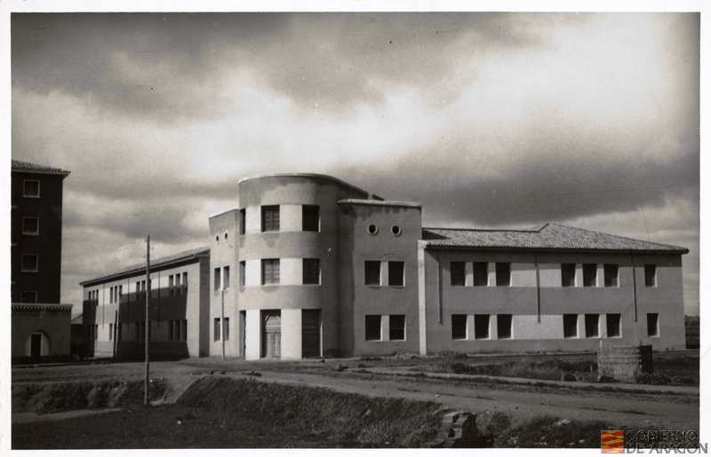 Edificio del Instituto de Enseñanza Media Ramón y Cajal de Huesca en construcción. Fidel Oltra Gómez